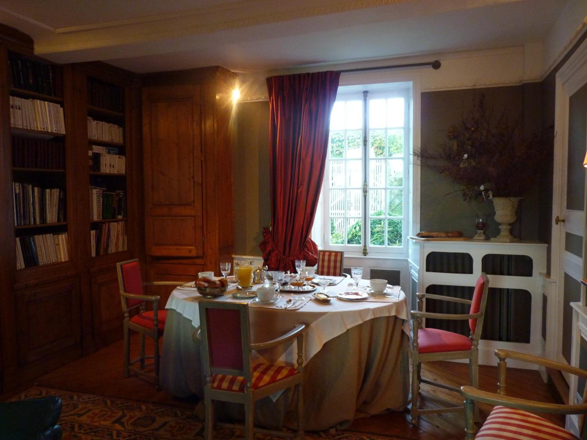 Chambres D'Hotes Le Petit Sully Sully  Екстериор снимка